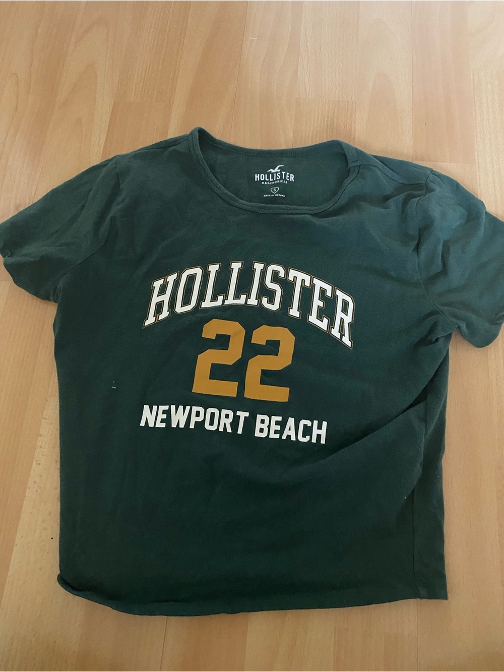 Women’s dark green Hollister graphic tight crop top